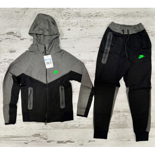 8413 Детски екип Tech Fleece черно тъмно сиво